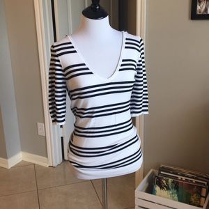 Express - Pullover Sweater